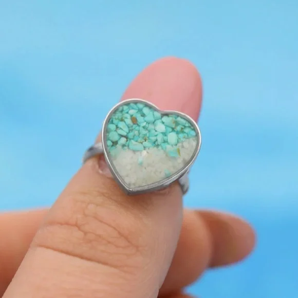 NWT🏝️ SAND/TURQUOISE PEBBLES RESIN ADJUSTABLE HEART BEACH RING One Size Fits All - Picture 3 of 5